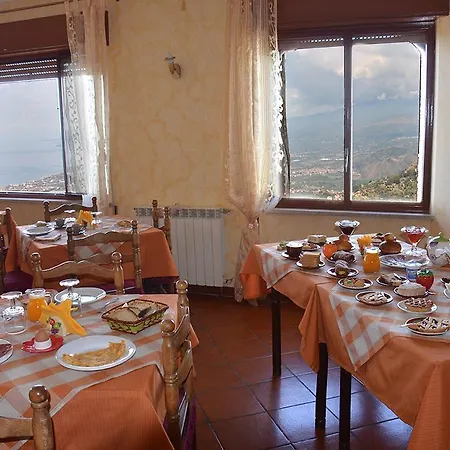 Casa Bellavista カステルモーラ